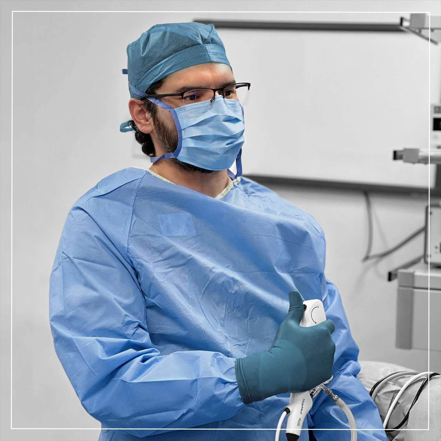 Dr. Rodrigo León Mar - Urólogo Certificado en Cirugía Robótica CDMX